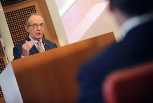 Manovra, marcia indietro sul condono dei redditi nascosti