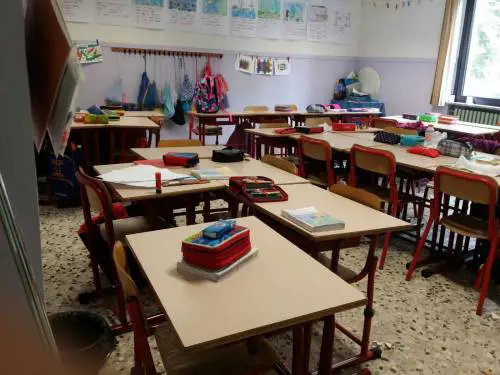 Docente in congedo da settembre torna per un giorno e così salta la supplente