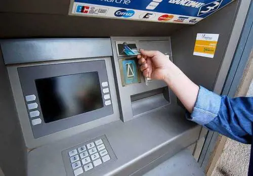 Rapinato bancomat vicino a casa Berlusconi
