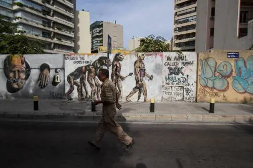 Da scimmia a kamikaze: non-evoluzione a Beirut