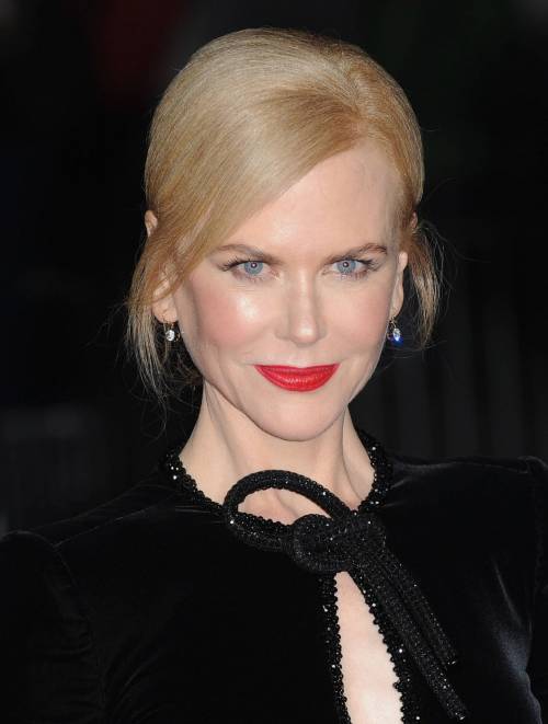 Nicole Kidman, audace a 49 anni: lo spacco è vertiginoso