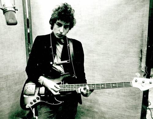 Musica, 500 mila dollari per una vecchia chitarra di Bob Dylan