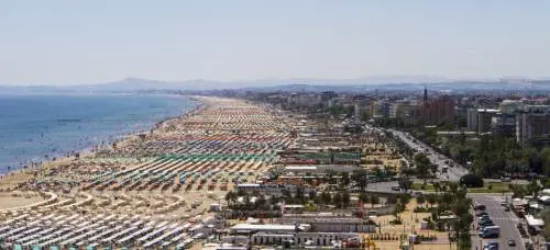 Riviera Romagnola senza stagionali: "Oltre mille posti di lavoro vacanti"