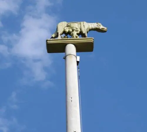 Bolzano, il sindaco tuona: " Via quei simboli fascisti"