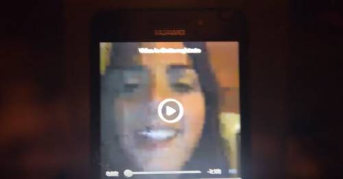 Virginia Raggi in imbarazzo su Facebook: "Come si spegne?"