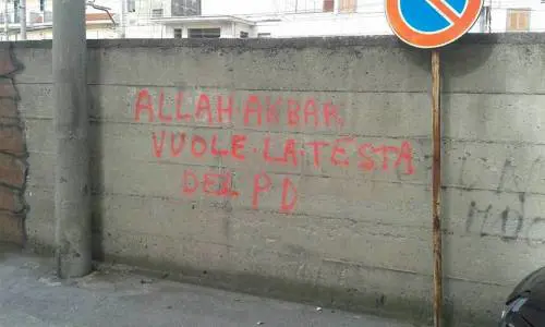Ora l'Isis minaccia il Pd: "Allah vuole la tua testa" 
