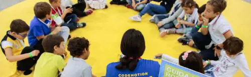 Grande partecipazione dei bambini ai laboratori incentrati sull’elettronica e l’arte digitale