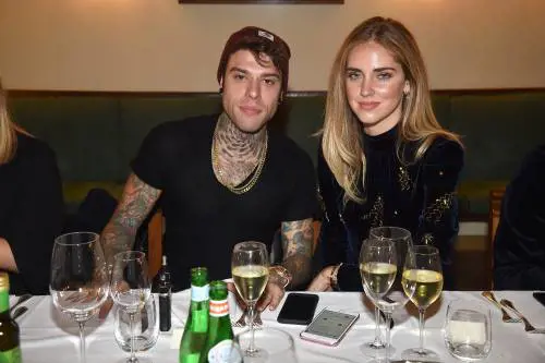 Fedez risponde a Morandi: "Non sono gay. Con Chiara faccio sesso tutti i giorni"