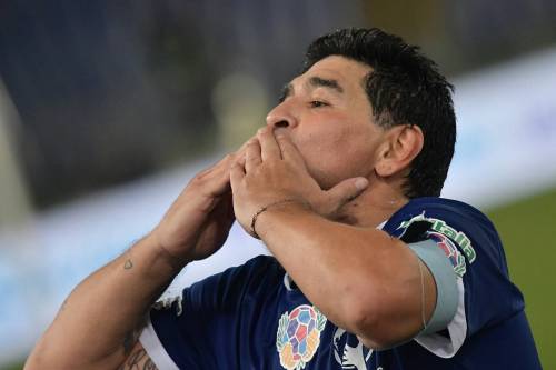 Maradona torna a Napoli: questa volta il Pibe de Oro spacca la città