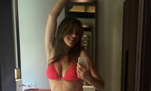Elizabeth Hurley, super sexy in bikini