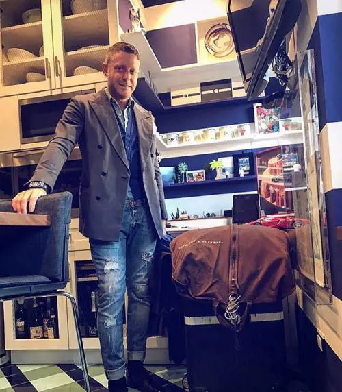 Così i vip su Instagram ostentano normalità e ricchezza