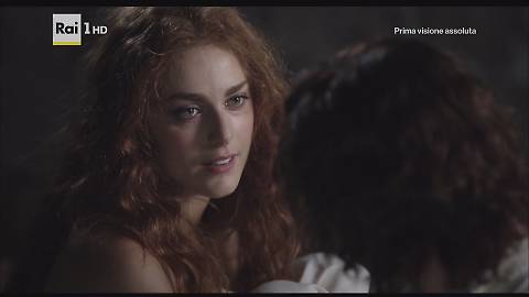 "I Medici" e le scene "hot" con Miriam Leone