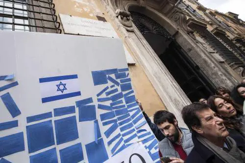 Roma, protesta davanti alla sede dell'Unesco