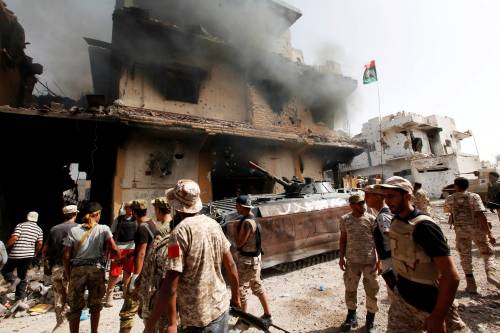 Libia, bombardata Sirte: adesso sale la tensione