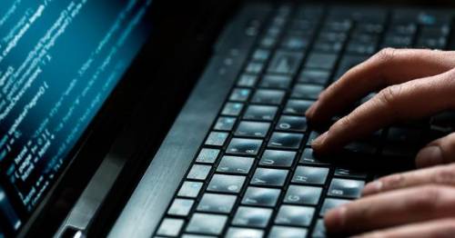 Referendum, sventati attacchi informatici di Anonymous: due denunciati