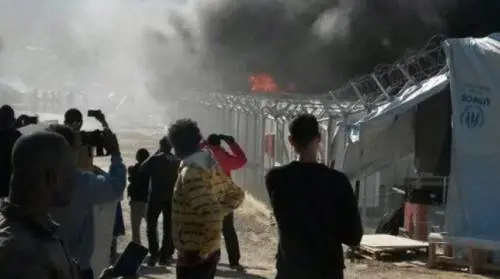 Assaltato il campo profughi di Moria