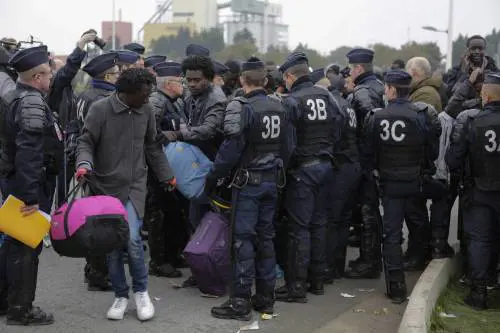 Bruxelles s'indigna per Calais ma ignora il dramma italiano