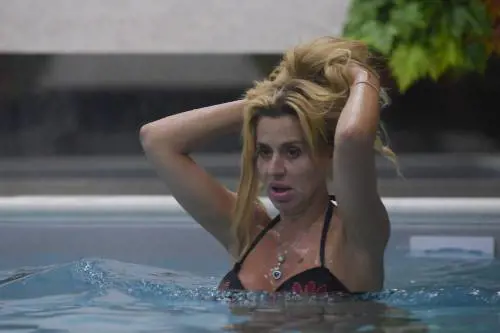 Grande Fratello Vip: tutti contro Valeria Marini ma lei resta in gioco