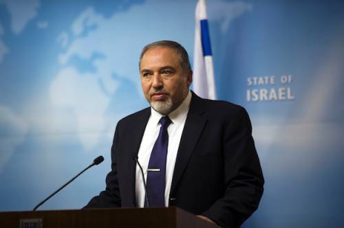 Israele, si dimette Lieberman: "Tregua con Hamas una resa al terrore"