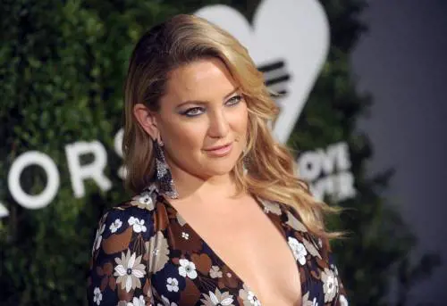 Kate Hudson senza reggiseno sul red carpet