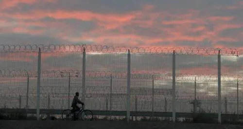 La "Giungla" di Calais va a fuoco nella notte