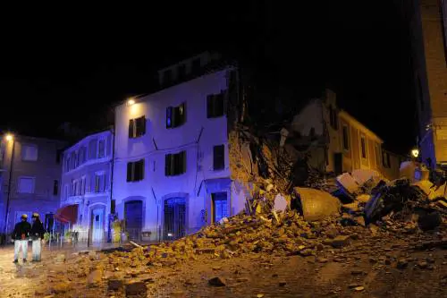 Trema il Centro Italia, notte di paura