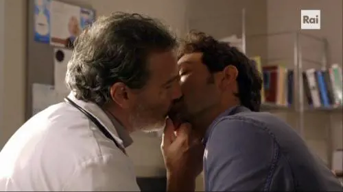 Un medico in famiglia, la Rai sdogana il bacio gay in prima serata