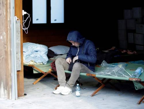 Quei cento studenti stranieri in trappola e senza i loro libri