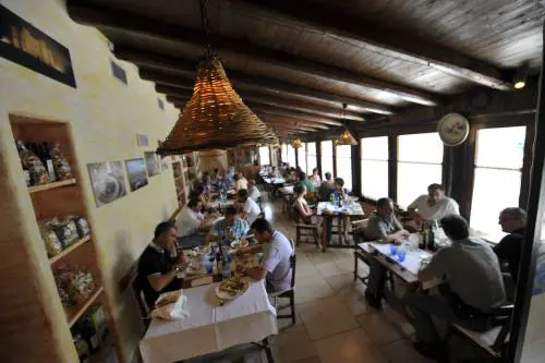 Osteria numero uno: altro che stellati o etnici, il vero lusso è la trattoria