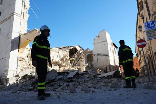 Terremoto, forte scossa 6.5 nel Centro Italia