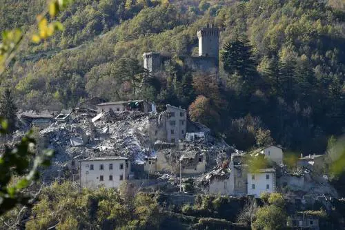 Terremotati ed esasperati: è rissa per le casette