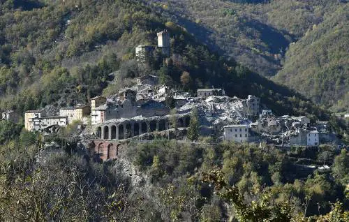Arquata del Tronto, nelle casette dei terremotati piove dal soffitto