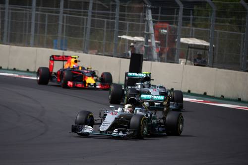 Hamilton vince in Messico: Rosberg 2, Vettel 3 grazie a Verstappen