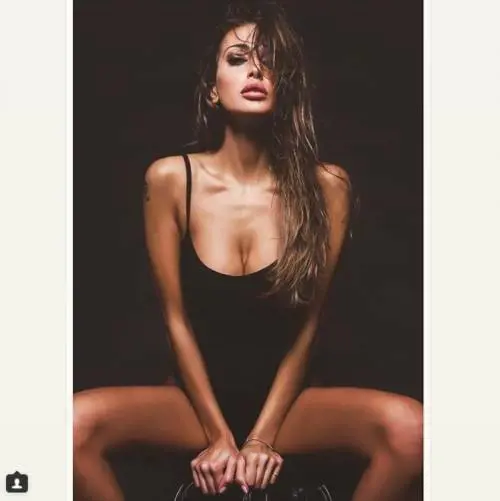 Cristina Buccino: scollatura bollente su Instagram
