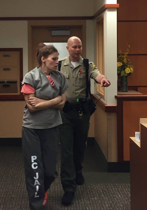 Usa, inietta eroina ai figli per farli dormire: arrestata giovane mamma