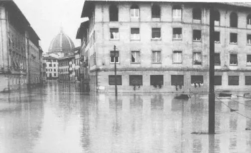 Quando gli angeli del fango "inventarono" la solidarietà