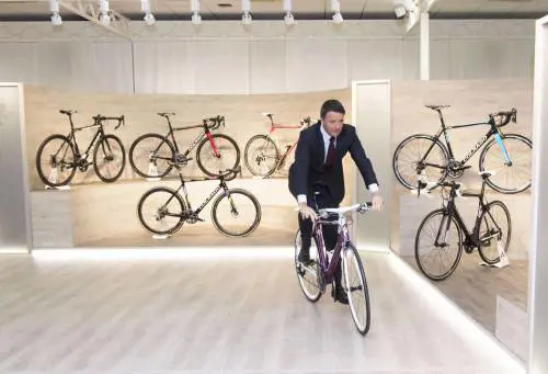 Fino a 30mila euro a testa per cenare insieme a Renzi