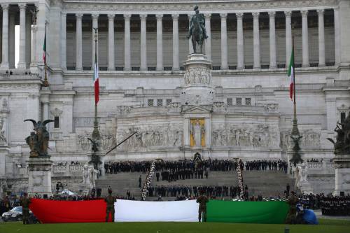Parà, Tricolore e orgoglio È il giorno delle Forze armate