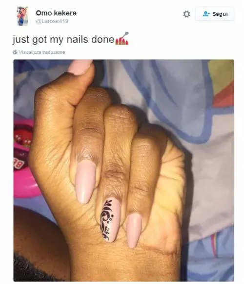 "Ho messo lo smalto". E lo scatto diventa virale