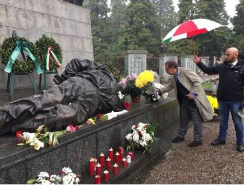 Pasqua, l'Isis prende di mira i cimiteri