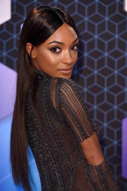 Jourdan Dunn sexy e nuda agli MTV Europe Music Awards 2016