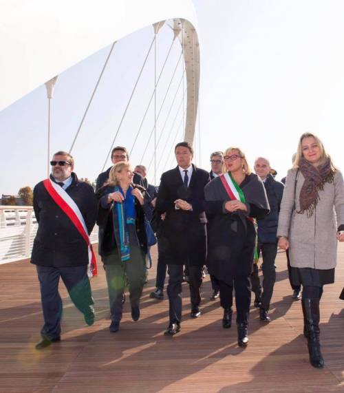 Renzi su Facebook: "Tutto tranne il disabile". Poi il post scompare