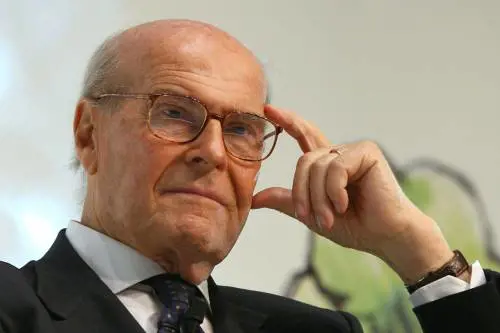 Mille donne, zero tabù e un solo rimpianto. Ecco il Veronesi segreto