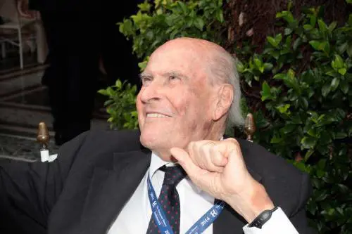 Veronesi: "Tra 40 anni, guaribilità totale dai tumori"