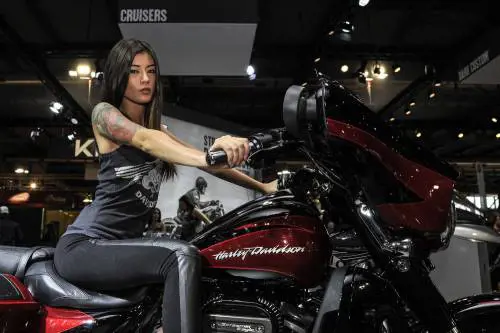Donne e motori: l'Eicma al via
