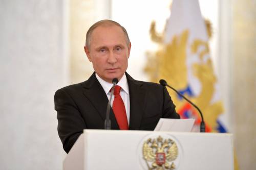 Il politologo russo: "Putin è malato e si ritirerà dalla politica"