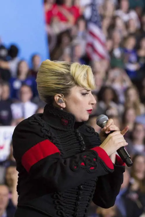 New England e Brady per la storia del Super Bowl Lady Gaga sfida Trump?