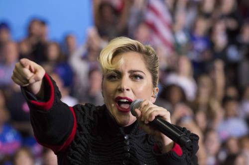 Lady Gaga per Hillary Clinton e le proteste negli Usa