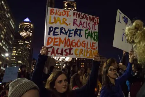 Ora gli anti Trump invocano persino una "Primavera araba"