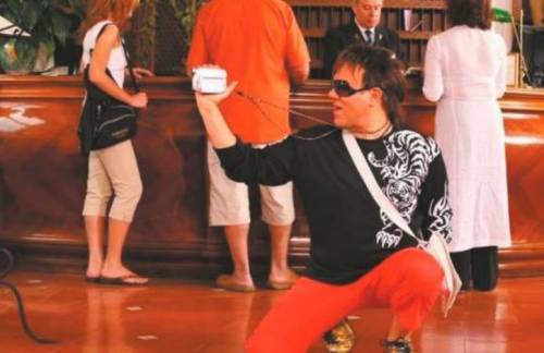 Eccessivi, "corretti", chiassosi Cafoni, il catalogo è questo